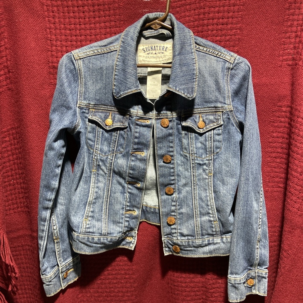 Signature by Levi Strauss Women Medium Wash Denim Trucker Jacket Blue Size Small